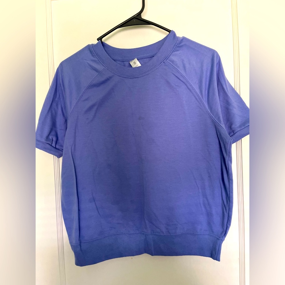 Comfy cozy pull over shirt , very soft . Size small